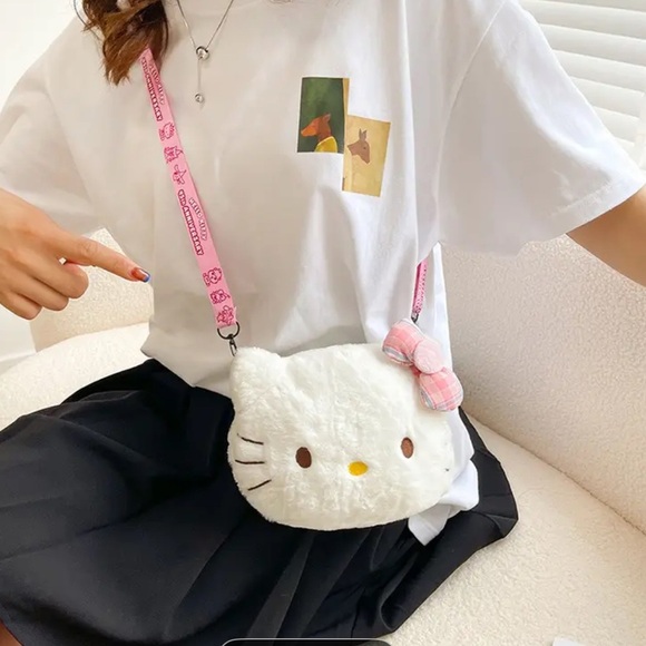 Sanrio (hello kitty) NWT crossbody bag - hand strap in bag - Picture 1 of 5